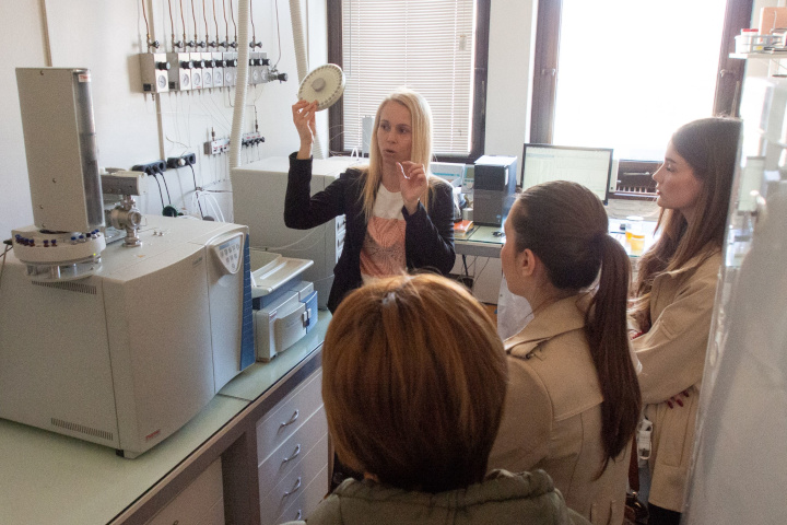 [Otvorena vrata HF, slika 2]